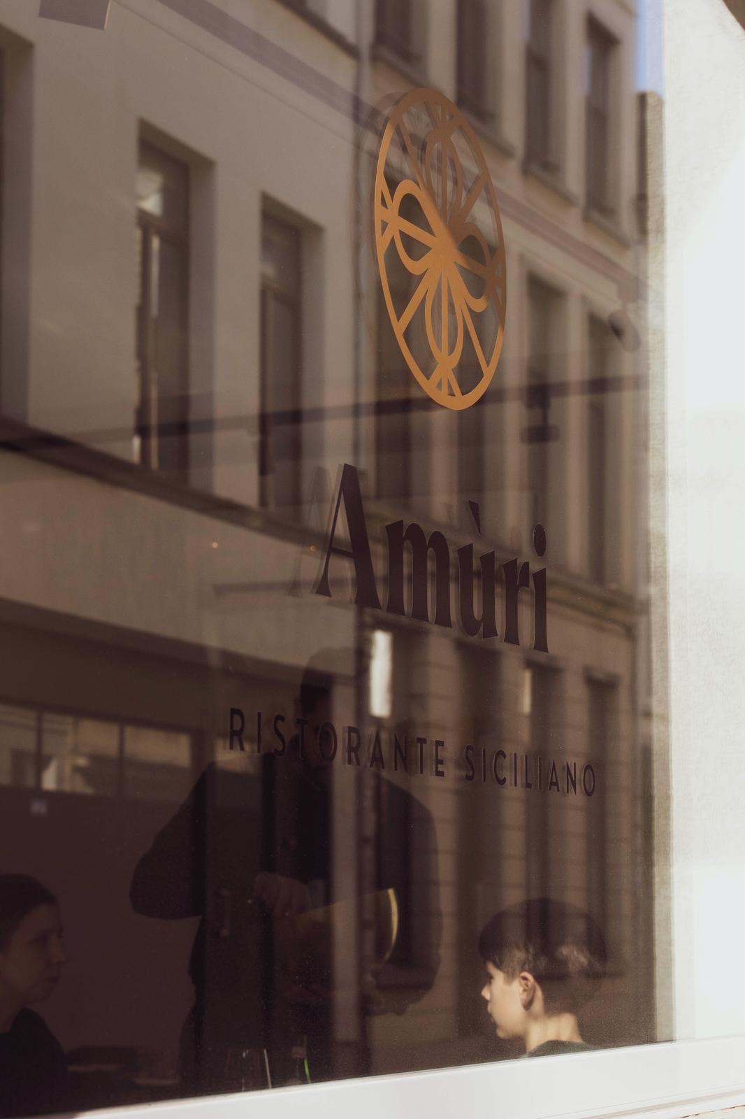 Sfeer in het Siciliaans restaurant — Amùri Antwerpen
