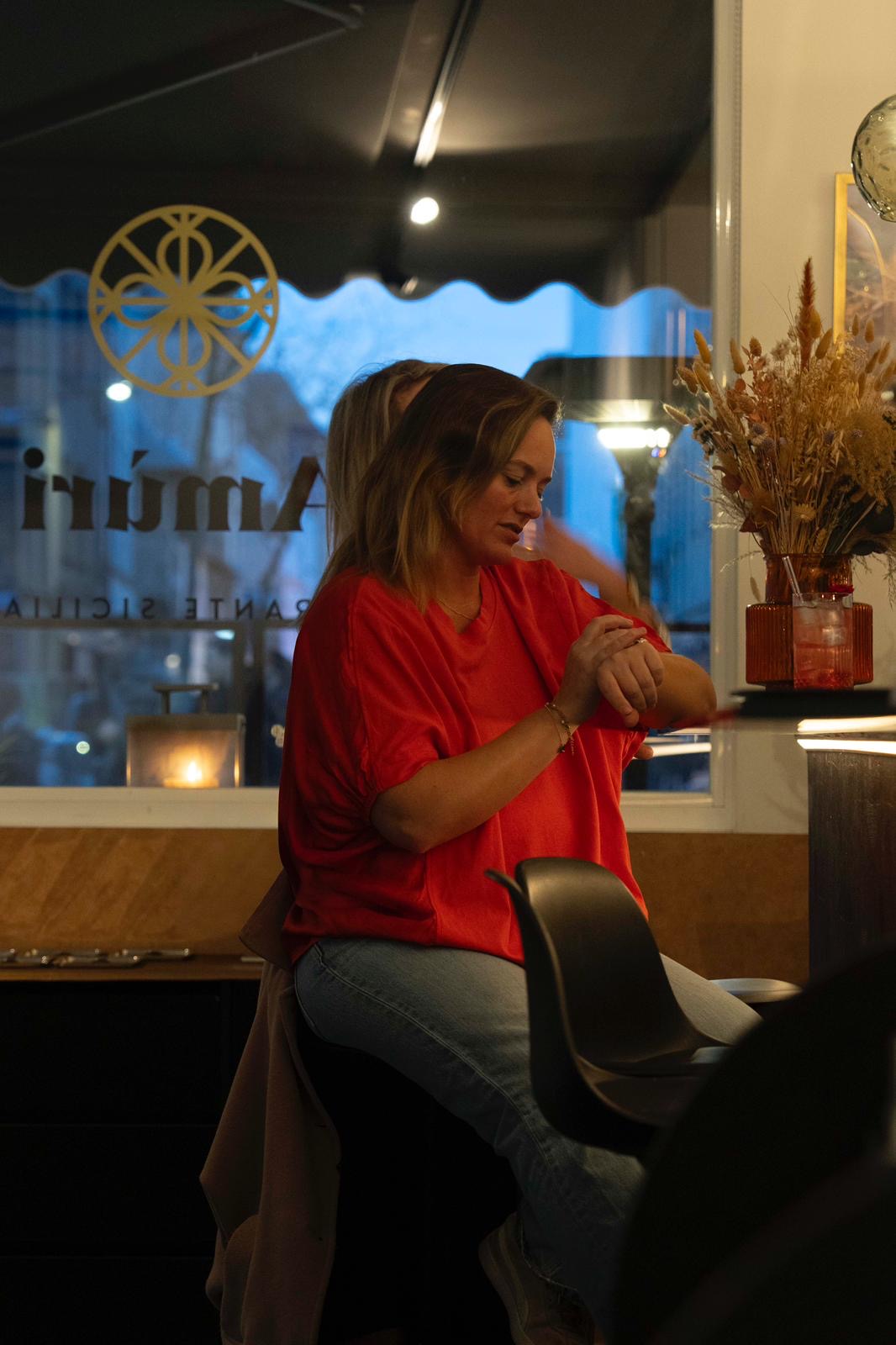 Laura aan de bar — Amùri Antwerpen