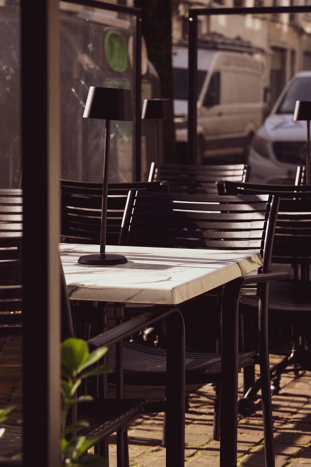 Tafels op het terras — Amùri Antwerpen